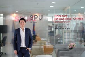 ผู้บริหารหนุ่มหล่อ คณบดีรุ่นใหม่ SPUIC “อาจารย์เกรียงไกร พุคยาภรณ์” ที่สร้างหลักสูตรเพื่อเด็กรุ่นใหม่