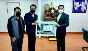 SPU CARE มอบ “ตู้อบโอโซน” ตัวช่วยฆ่าเชื้อโรค การแพร่ระบาด COVID-19 ให้กับสำนักงานเขตบางเขน