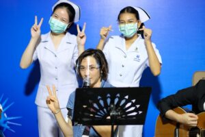 ขอขอบคุณ “แจ็ค Black Jack” ร่วมร้องเพลงให้กำลังใจ บุคลากรทางการแพทย์ อาสาสมัครและประชาชน ที่เข้ารับการฉีดวัคซีน ศูนย์ฉีดวัคซีนฯกทม.ศรีปทุม