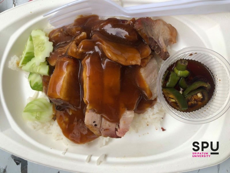 มหาวิทยาลัยศรีปทุมและกัลยาณมิตร ร่วมถวายภัตตาหารเพลแด่พระภิกษุสงฆ์ สามเณร วัดพระศรีมหาธาตุฯ บางเขน สู้ภัยโควิด-19