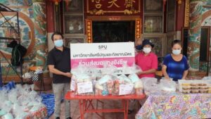 SPU CARE ร่วมแบ่งปันน้ำใจ มอบถุงยังชีพ แคมป์คนงาน ชุมชนซอยบุญชูศรี ย่านดินแดง