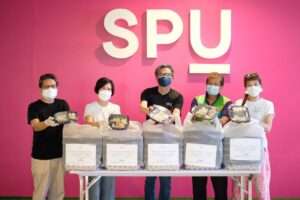 ขอขอบคุณ! คุณชิดชัย - คุณพิมรา ทวีพานิชย์ ร้านมักส์ แอนด์ คัปส์ และกัลยาณมิตร สนับสนุนอาหารว่าง บุคลากรทางการแพทย์ อาสาสมัคร ศูนย์ฉีดวัคซีน SPU