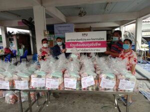 ม.ศรีปทุมร่วมกัลยาณมิตร มอบถุงปันน้ำใจ 3 ชุมชนใกล้เคียงสู้ภัยโควิด-19