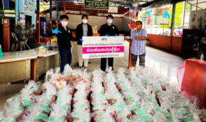 ม.ศรีปทุม ร่วมกัลยาณมิตร โดยสโมสรนักศึกษา ส่งมอบถุงสู้ๆนะ ชุมชนเขตคลองเตย สู้ภัยโควิด-19
