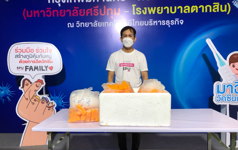 ขอขอบคุณ! 6 คณบดี SPU ส่งกำลังใจ มอบน้ำส้มแก่บุคลากรทางการแพทย์ อาสาสมัคร ศูนย์ฉีดวัคซีนมหาวิทยาลัยศรีปทุม