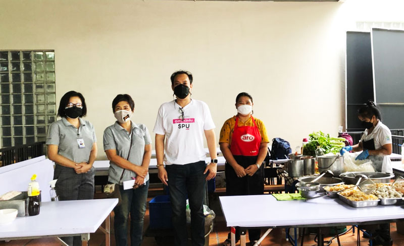 ขอขอบคุณ! ศูนย์พัฒนากีฬากองทัพบก รามอินทรา มอบอาหารกลางวัน สนับสนุนบุคลากรทางการแพทย์และอาสาสมัคร ศูนย์วัคซีนมหาวิทยาลัยศรีปทุม