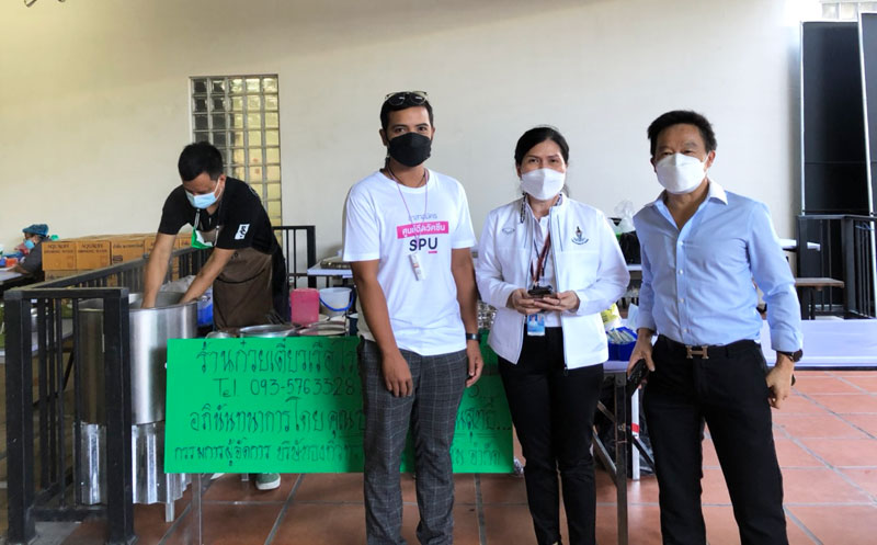 ขอขอบคุณ! คุณธงชัย กายอรุณสุทธิ์ และคุณวิยะดา วริยานันทกุล บริษัท ธงทิวทรานสปอร์ตแอนด์ซัน จำกัด มอบอาหาร สนับสนุนศูนย์ฉีดวัคซีน ม.ศรีปทุม