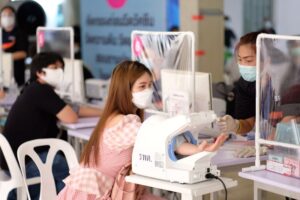 ขอเชิญร่วมบริจาคอาหารและสิ่งของ ให้กับศูนย์บริการฉีดวัคซีน ม,ศรีปทุม สู้ COVID-19