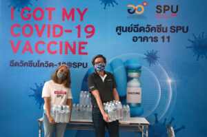 ขอขอบคุณ! บริษัท โชคสำราญ จำกัด สนับสนุนน้ำดื่ม บุคลการทางการแพทย์และอาสาสมัคร ศูนย์ฉีดวัคซีนSPU