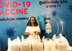 ขอขอบคุณ! ผศ.ธนกร ณรงค์วานิช มอบอาหารว่าง สนับสนุนศูนย์ฉีดวัคซีน SPU