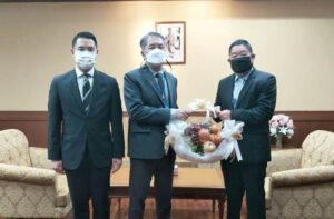 วันที่ 7 ตุลาคม 2564 อาจารย์กุศล สังขนันท์ ผู้ช่วยอธิการบดีด้านกฎหมาย มหาวิทยาลัยศรีปทุม พร้อมด้วย อาจารย์นิติ เนื่องจำนงค์ ผู้อำนวยการศูนย์กฎหมายศรีปทุม เดินทางเข้าเยี่ยมคารวะและแสดงความยินดีกับ ศาสตราจารย์พิเศษ ดร.ชาญชัย แสวงศักดิ์ เนื่องในโอกาสที่ได้รับโปรดเกล้าแต่งตั้งเป็น ประธานศาลปกครองสูงสุด คนใหม่ สืบต่อจากนายปิยะ ปะตังทา ณ ที่ทำการสำนักงานศาลปกครองสูงสุด กรุงเทพมหานคร