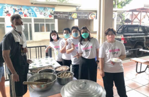 คณะนิเทศศาสตร์ SPU มอบอาหารเช้า สนับสนุนบุคลากรทางการแพทย์และอาสาสมัคร ศูนย์ฉีดวัคซีนมหาวิทยาลัยศรีปทุม