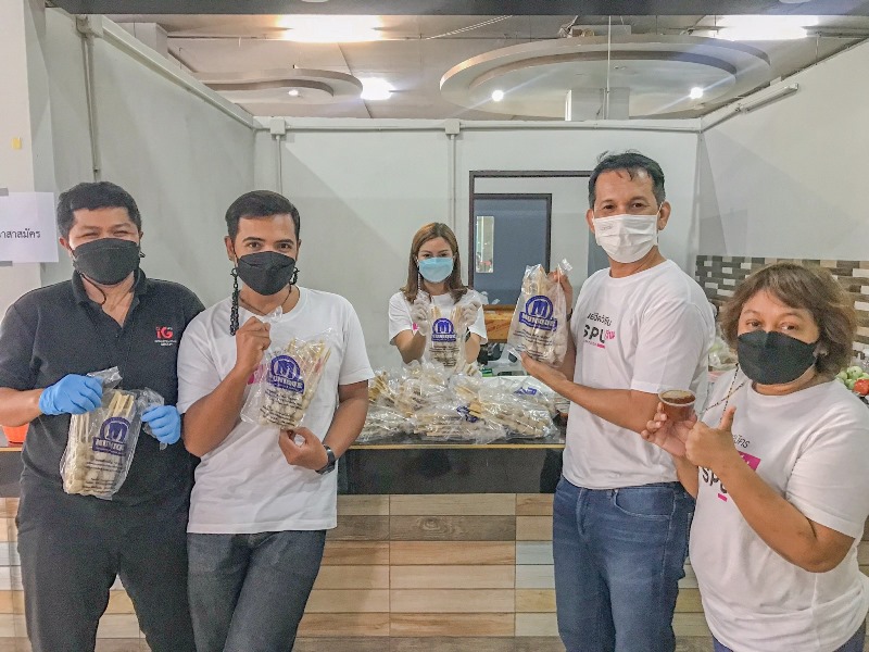 ขอบคุณ! ดร.โสภิต ภาโนมัย รองอธิการบดี SPU มอบอาหารและไอศกรีม สนับสนุนบุคลากรทางการแพทย์และอาสาสมัคร ศูนย์ฉีดวัคซีน ม.ศรีปทุม