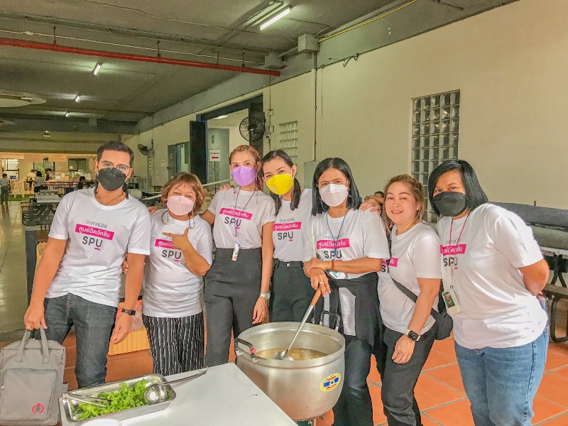 ขอขอบคุณ! ผู้ช่วยศาสตราจารย์ ดร.ชลธิศ เอี่ยมวรวุฒิกุล คณบดีคณะวิศวกรรมศาสตร์ SPU มอบอาหารเช้า สนับสนุนศูนย์ฉีดวัคซีน มหาวิทยาลัยศรีปทุม