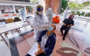 ห่วงใยคุณ ห่วงใยสังคม! ม.ศรีปทุม จัดตรวจ ATK คณาจารย์และบุคลากร คัดกรองโควิด-19 เพื่อความปลอดภัย