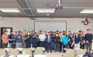 DEK วิศวกรรมไฟฟ้า SPU เรียนรู้ "ประสบการณ์ตรงด้านพลังงานสะอาดในธุรกิจ Solar Cell" กับตัวจริงของวงการธุรกิจ