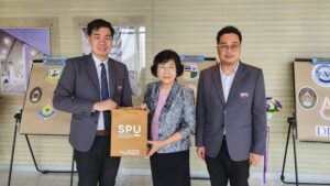 ม.ศรีปทุม ส่งมอบความสุขสวัสดีปีใหม่ 2024 ผอ.เครือข่ายเพื่อการพัฒนาอุดมศึกษา ภาคกลางตอนบน