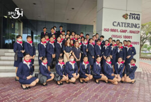 เปิดประสบการณ์จริง! นักศึกษาธุรกิจการบิน ม.ศรีปทุม บุกตะลุยครัวการบินไทย เรียนรู้เทคนิคปรุงอาหารและเครื่องดื่มบนเครื่องบิน