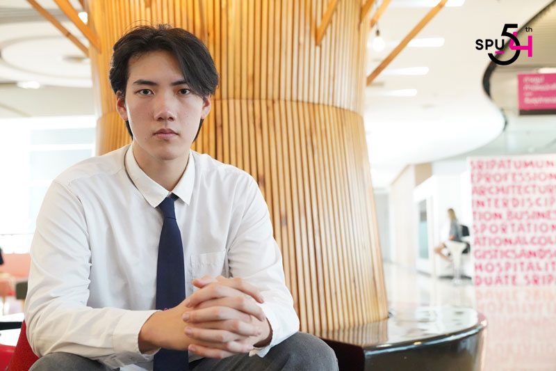 หนุ่มตี๋จากจีนบินลัดฟ้ามาเรียน SPU เผยเหตุผลสุดปัง!