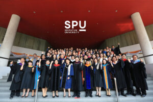 ม.ศรีปทุม จัดพิธีประสาทปริญญา ประจำปี 2559