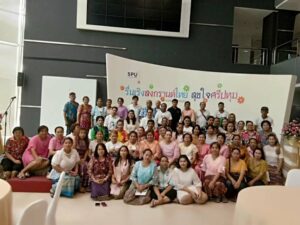 รื่นเริงสงกรานต์ไทย สุขใจศรีปทุม! กับเหล่าออเจ้า พนักงานและบุคลากร สนง.อาคารสถานที่ SPU