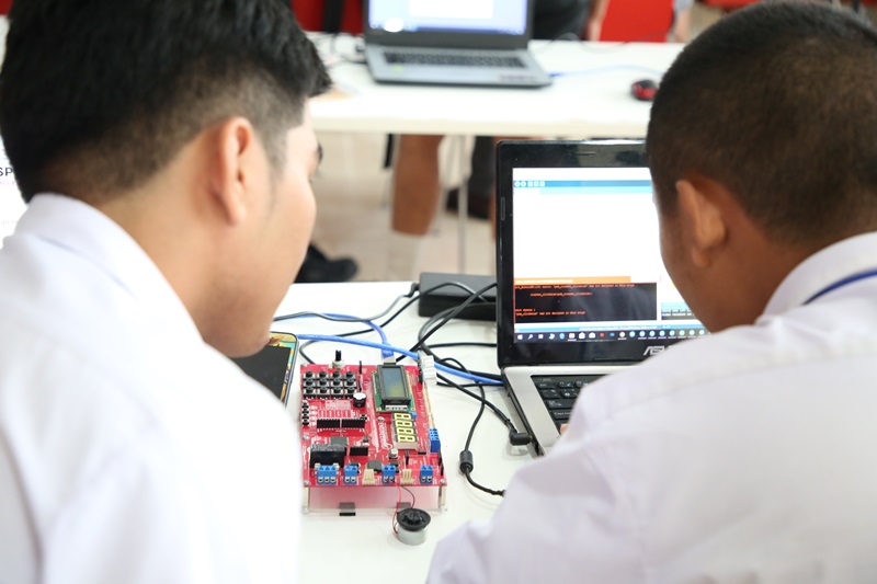 ก้าวแรกของการเป็นนักประดิษฐ์! วิศวะ ม.ศรีปทุม จัดอบรมระบบสมองกลหุ่นยนตร์อัจฉริยะ ครั้งที่ 2