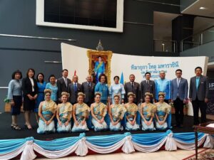 ชาว ม.ศรีปทุมร่วมพสกนิกรถวายพระพรเฉลิมพระชนมพรรษา 86 พรรษา