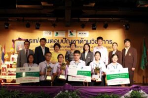 ร.ร.ถาวรานุกูล สมุทรสงคราม เก่งจริง! คว้าถ้วยพระราชทานฯสองปีซ้อนแข่งขันตอบปัญหา ด้านวิชาการนักเรียน ม.ปลาย