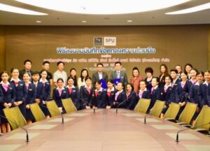 ม.ศรีปทุม จับมือ บริษัท แปซิฟิค เวิลด์ มีตติ้งส์ แอนด์ อีเว้นท์ส (ประเทศไทย) จำกัด ปั้นบัณฑิตสู่อุตสาหกรรมการบริการระดับ World Class Standard
