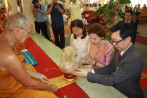 ม.ศรีปทุม ผนึกกำลังสร้างบุญมหากุศล 3 วิทยาเขต ทอดกฐินสามัคคี 3 วัด