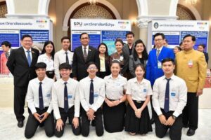 นายกฯ เยี่ยมชมบูธยุวชนสร้างชาติ ม.ศรีปทุม ขอบคุณคนรุ่นใหม่ใช้ความคิดสร้างสรรค์ขับเคลื่อนประเทศ