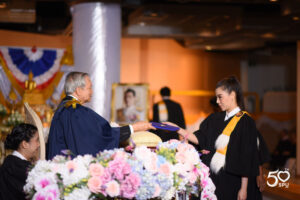 ม.ศรีปทุม จัดพิธีประสาทปริญญาบัตร ระดับบัณฑิตศึกษา ประจำปีการศึกษา 2560 - 2561