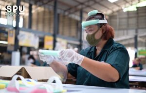 SPU จัดทำหน้ากาก Face Shield เตรียมมอบให้ชุมชน-หน่วยงานขาดแคลน จำนวน 5000 ชิ้น