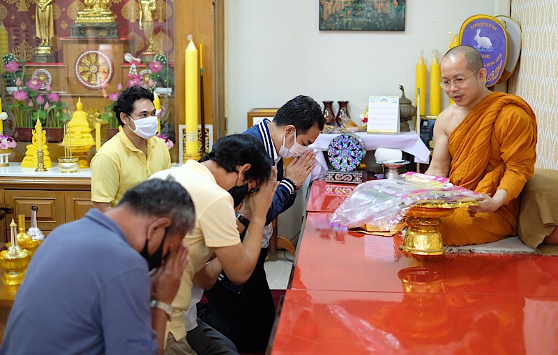 SPU ห่วงใยถวายหน้ากาก FACE SHIELD แก่วัดใน กทม. อย่างต่อเนื่อง