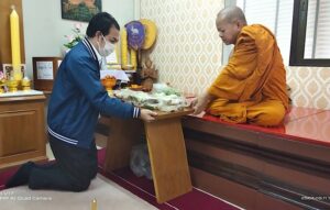 ความสุขใดๆ ก็ไม่เท่า ความสุขจากการให้ SPU ถวายภัตตาหารแก่วัดในชุมชน และ สน.บางเขน