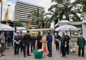 SPU Care จัดทำอาหาร มอบชาวจิตอาสาพระราชทาน ด้วยความซาบซึ้งใจ