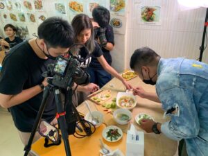 "นิเทศ อาสา ถ่ายภาพให้ปัง" ลงพื้นที่ถ่ายภาพรีวิวร้านค้าย่านชุมชนบางบัว สุดเจ๋ง!