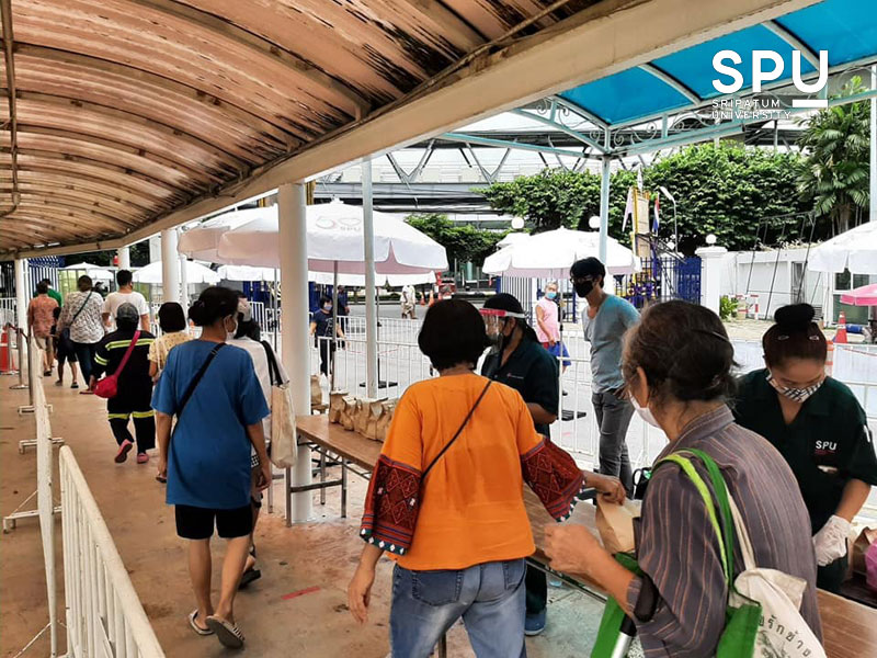 SPU CARE แจกอาหารหนึ่งอิ่มฟรี! 1,200 ชุด ประชาชนสู้ภัยโควิด-19