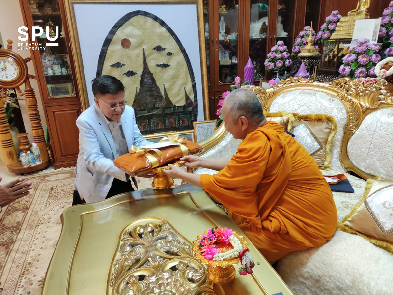 ที่ปรึกษาอธิการบดี ม.ศรีปทุม น้อมถวายมุทิตาสักการะ 65 ปี พระพรหมบัณฑิต (ประยูร ธมฺมจิตฺโต) และวันมหาปวารณาออกพรรษา