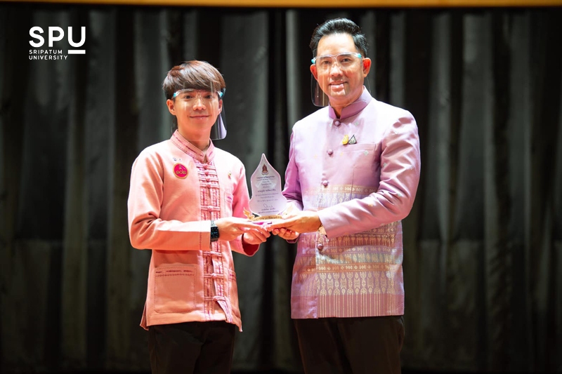 นศ.คณะบัญชี ม.ศรีปทุม ได้รับรางวัล ”วัฒนคุณาธร” เชิดชูเกียรติผู้ทำคุณประโยชน์ต่อกระทรวงวัฒนธรรม