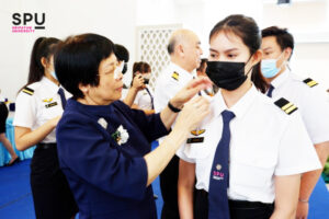 วันเกียรติยศ! พิธีประดับปีก และแถบบ่าเลื่อนชั้น”63 นศ.ว.การบินและคมนาคม ม.ศรีปทุม