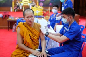 SPU ถวายการฉีดวัคซีนป้องกันไข้หวัดใหญ่ 4 สายพันธุ์ แก่พระภิกษุสงฆ์และสามเณร วัดพระศรีมหาธาตุ บางเขน