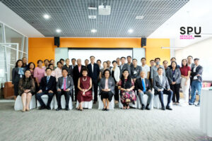 “ร้อยความรัก ถักทอใจ สายใยผูกพัน” ม.ศรีปทุม คารวะ กษิณานุสรณ์ คณาจารย์เกษียณอายุงาน