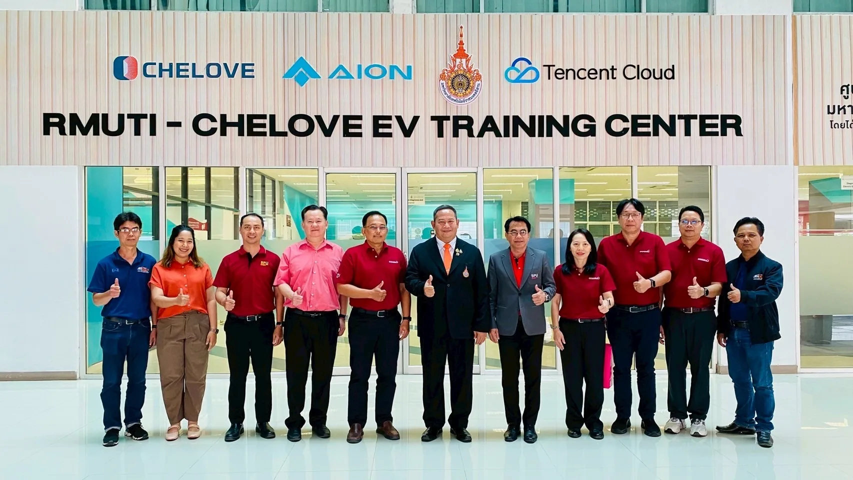 คณะวิศวกรรมศาสตร์ SPU ศึกษาดูงาน มทร.อีสาน เสริมแกร่งหลักสูตรยานยนต์ไฟฟ้าอนาคต
