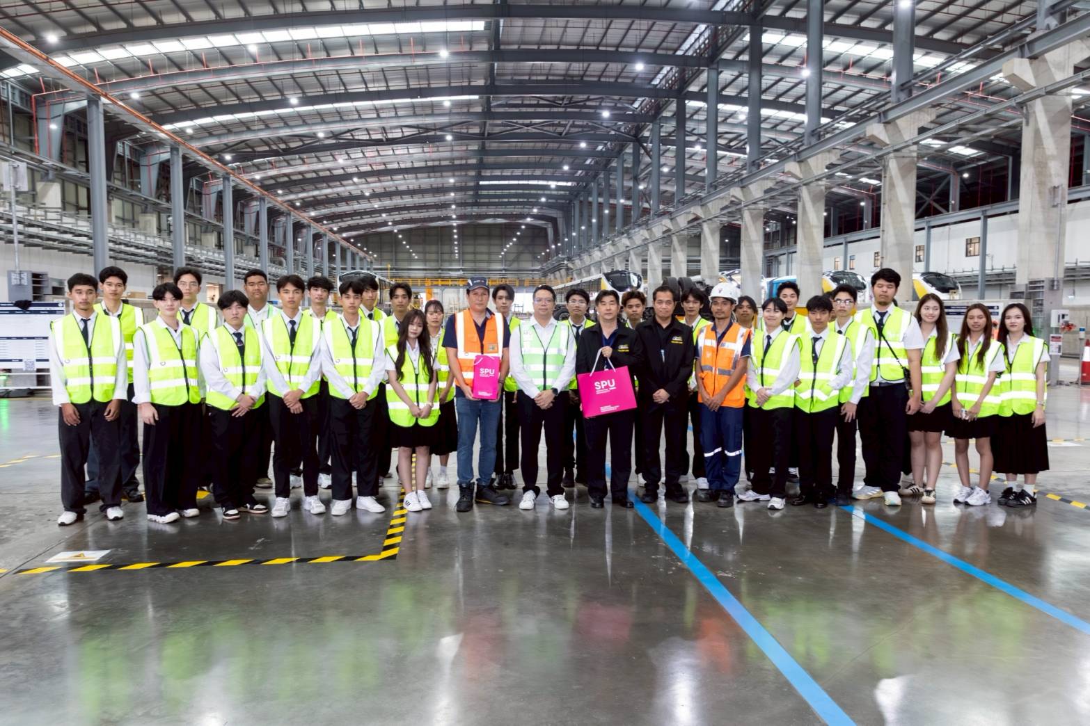 วิศวกรรมระบบราง SPU ศึกษาดูงานรถไฟฟ้ามหานคร สายสีเหลือง เรียนรู้การควบคุมการเดินรถและการซ่อมบำรุงจริง