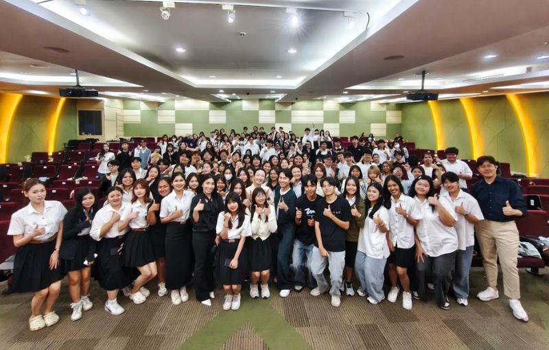 คณะบริหารธุรกิจ SPU เปิดเวทีอัปสกิลครีเอเตอร์ยุคดิจิทัล ดึง ‘ซอฟ รษิกา’ ถ่ายทอดสูตรปั้น ‘Personal Branding’ ให้ปัง สร้างรายได้จริงอย่างยั่งยืน