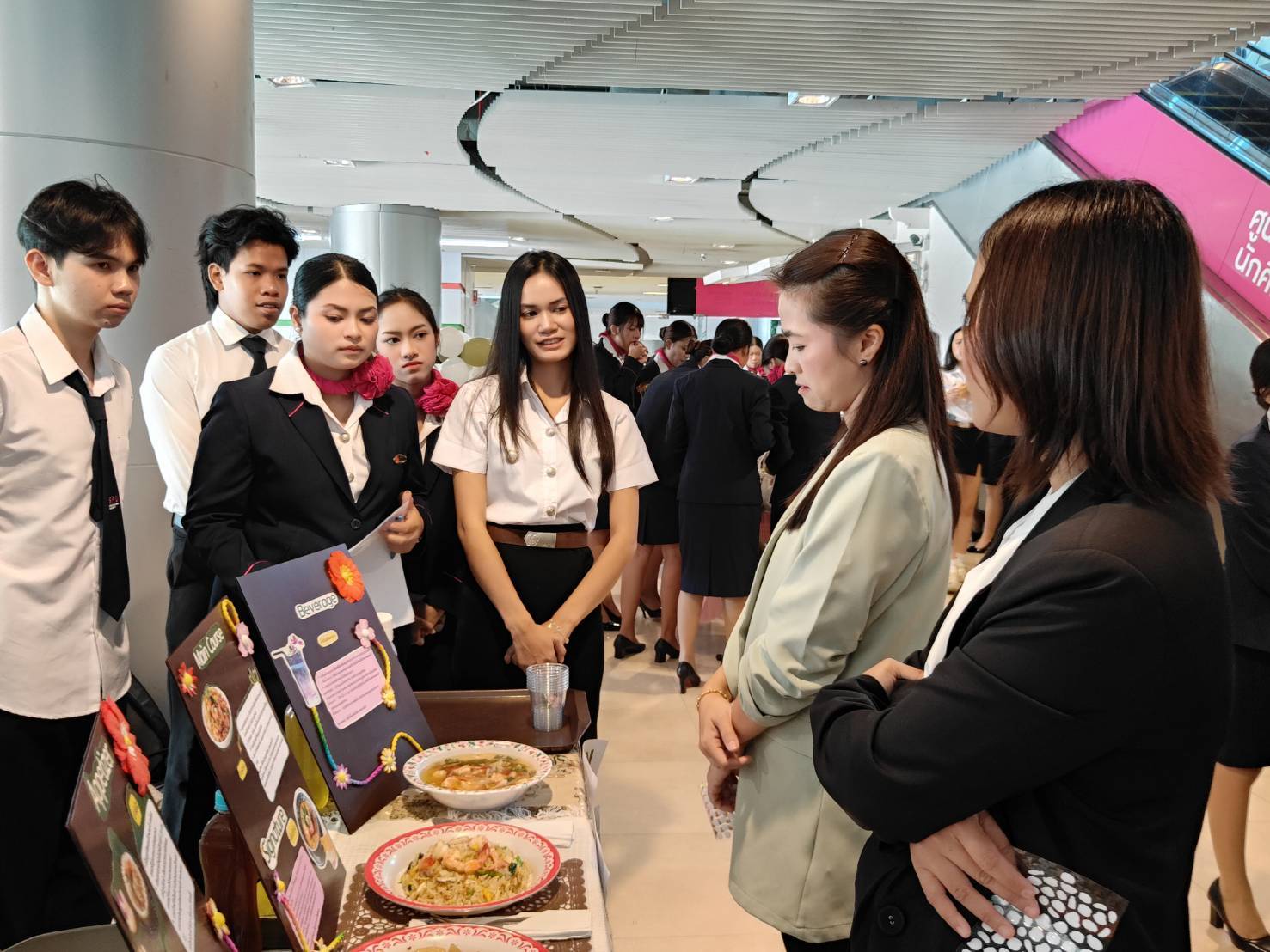 SPU ปั้นนักจัดการโรงแรมรุ่นใหม่ โชว์ไอเดียธุรกิจอาหารสุขภาพ ตอบโจทย์โลกอนาคตในงาน Nutrition and Healthy Food for Well-Being