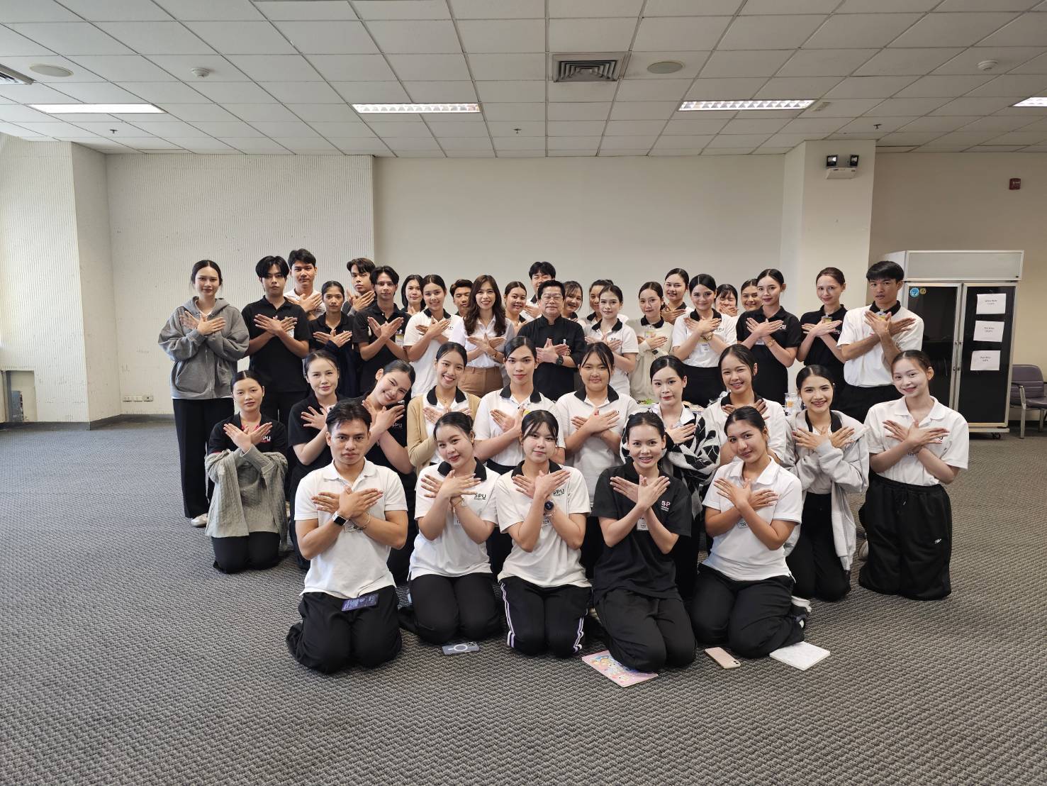 ธุรกิจการบิน SPU พานักศึกษาบุกครัวการบินไทย เรียนรู้มาตรฐานอาหารบนเที่ยวบิน ตอกย้ำแนวคิดเรียนกับตัวจริงประสบการณ์จริง