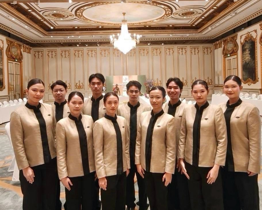 วิทยาลัยการบินฯ SPU ส่ง 10 นักศึกษาผ่านคัดเลือก ปฏิบัติหน้าที่ด้านการบริการในการประชุมคณะกรรมการมูลนิธิฯ โดยสมเด็จพระกนิษฐาธิราชเจ้าฯ เสด็จพระราชดำเนินทรงเป็นประธาน ณ Mandarin Oriental, Bangkok