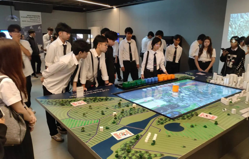วิศวกรรมไฟฟ้า SPU เปิดห้องเรียนพลังงานนอกมหาวิทยาลัย เรียนรู้ Smart Grid–พลังงานทดแทนจากระบบจริง